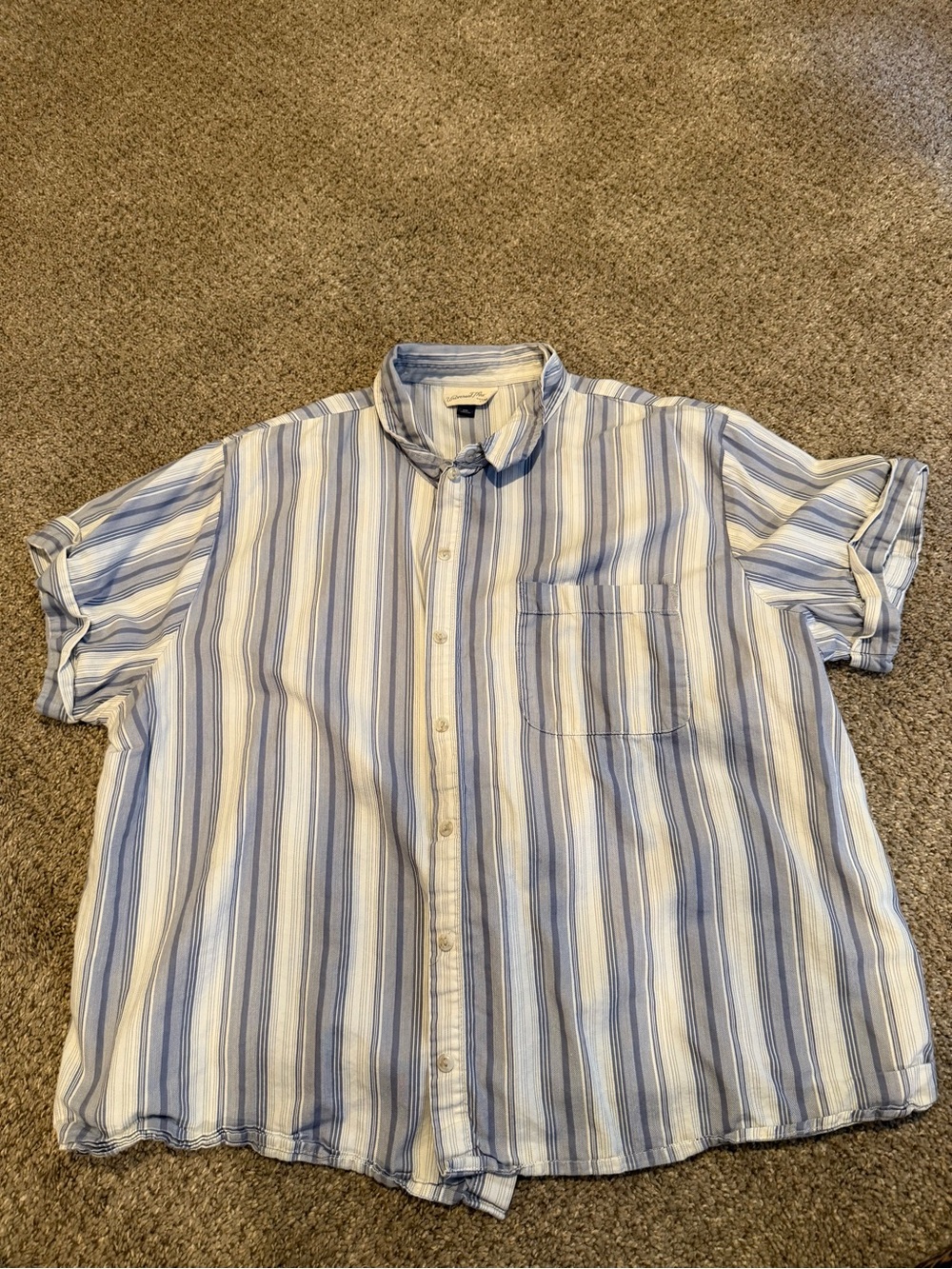 Universal Thread Light Blue & White Striped Short Sleeve Button-Down Shirt
